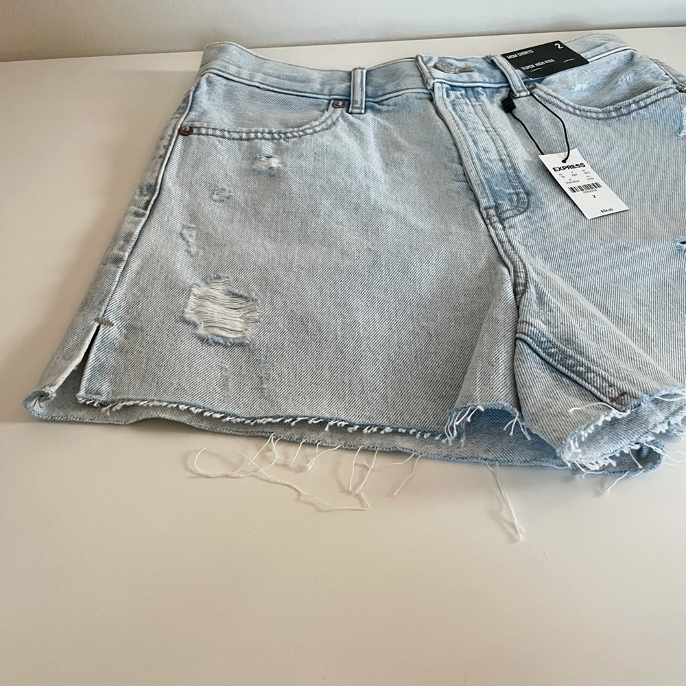 Express Light Jean Denim Super High Rise Distressed Cotton Mom Shorts Women’s 2 - Picture 4 of 13